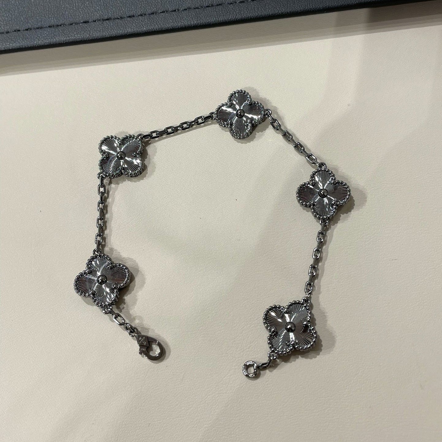 [Rose Jewelrys]CLOVER 5 MOTIF BLACK BRACELET
