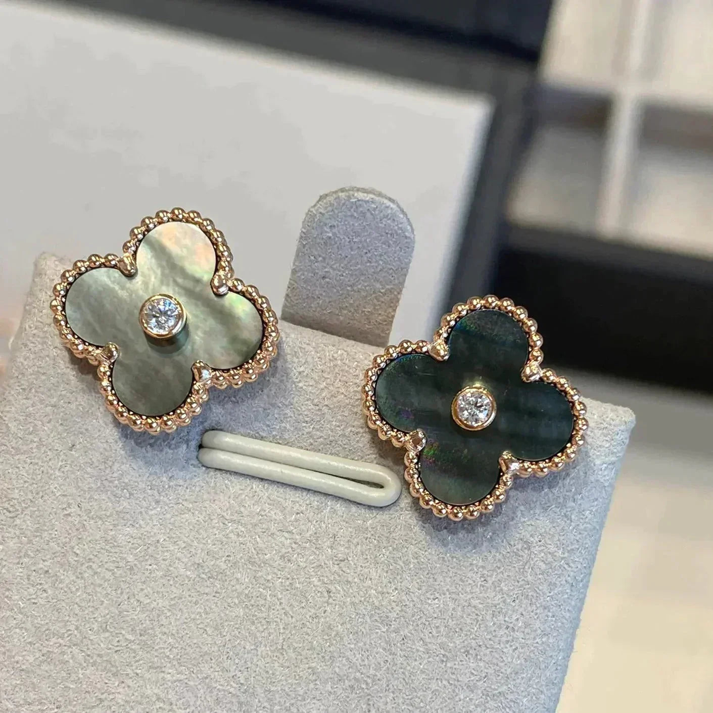 [Rose Jewelrys]CLOVER MEDIUM 1 MOTIFS GRAY MOP  DIAMOND EARRINGS