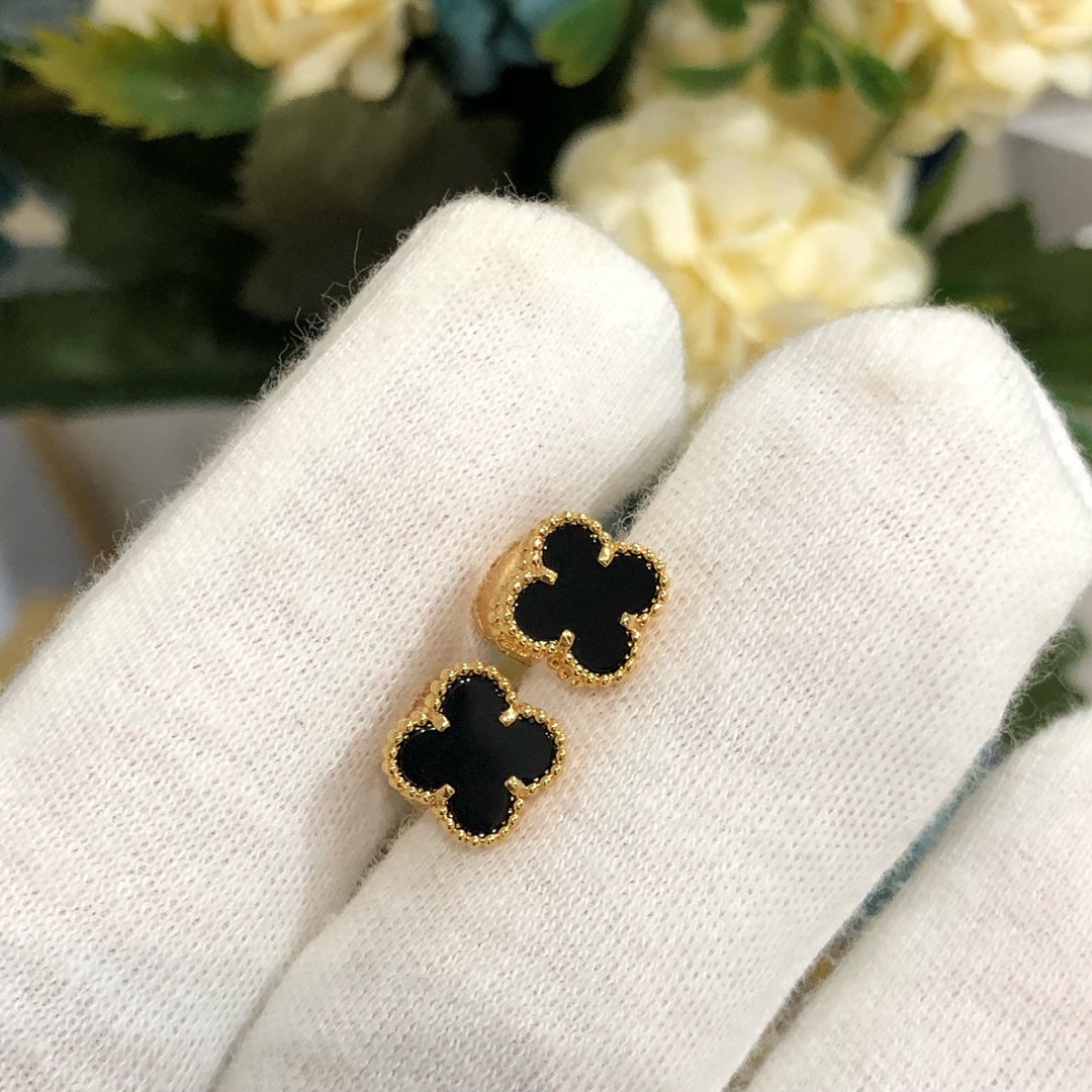 [Rose Jewelrys]CLOVER MINI GOLD EARRINGS