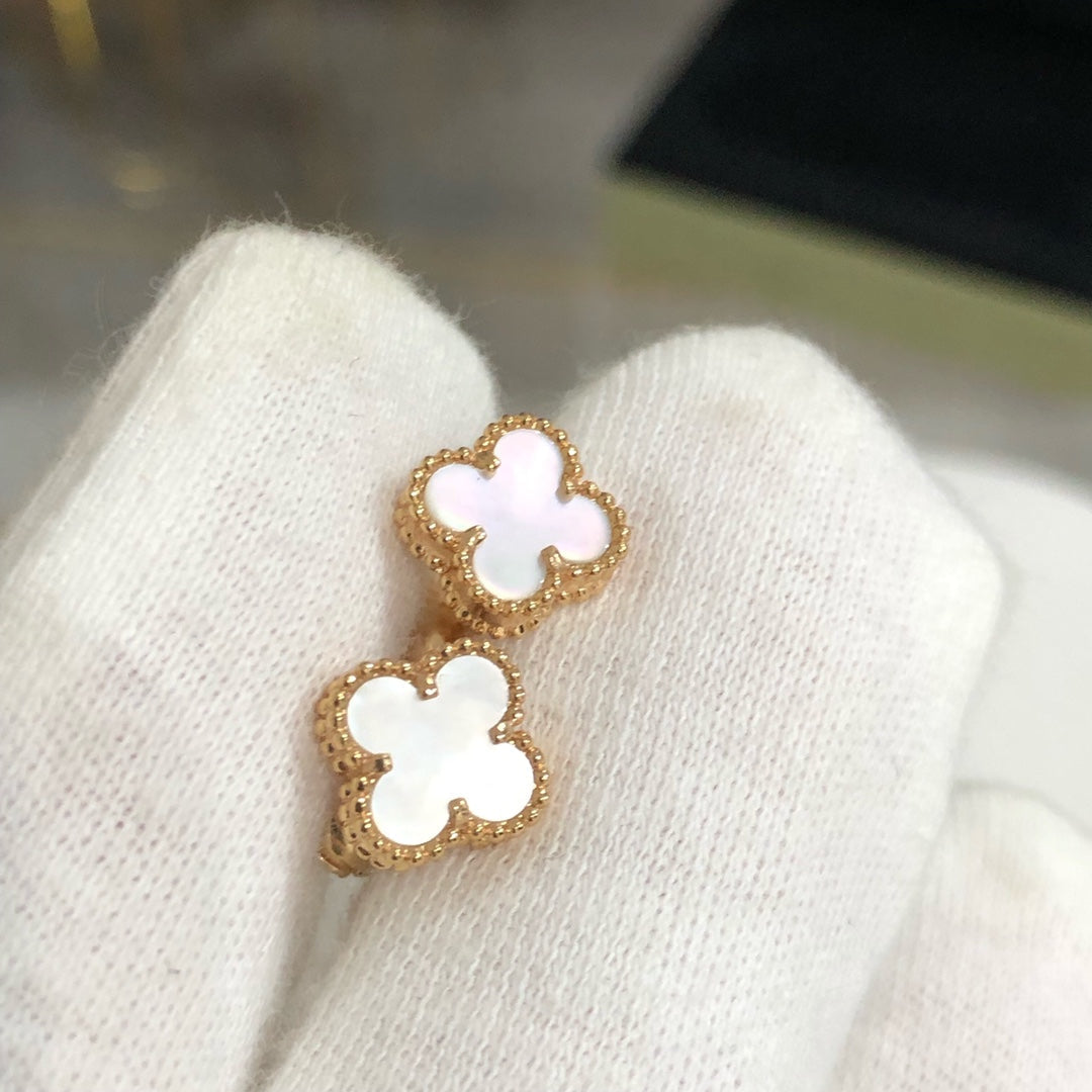 [Rose Jewelrys]CLOVER MINI GOLD EARRINGS