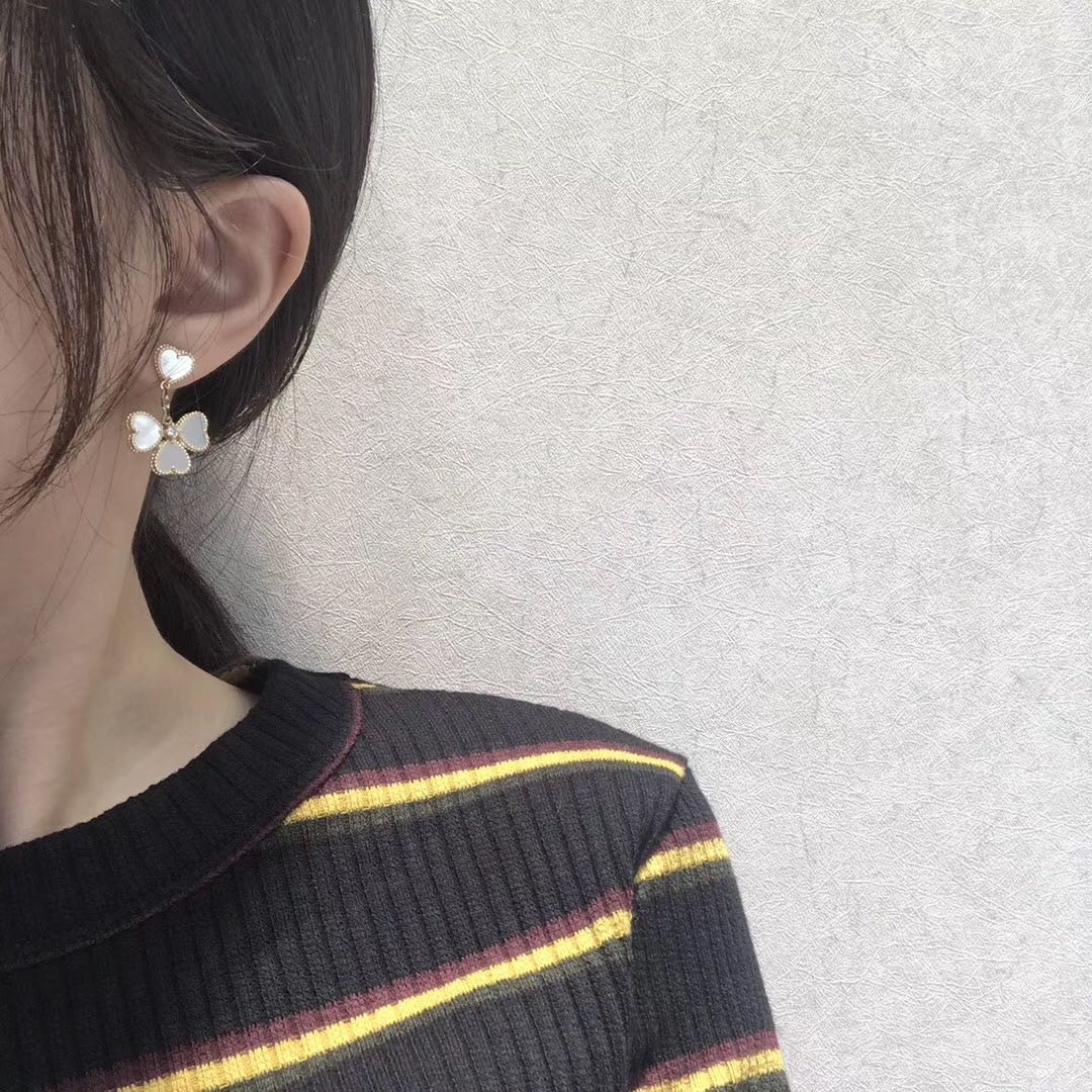 [Rose Jewelrys]CLOVER SWEET WHITE MOP EARRINGS