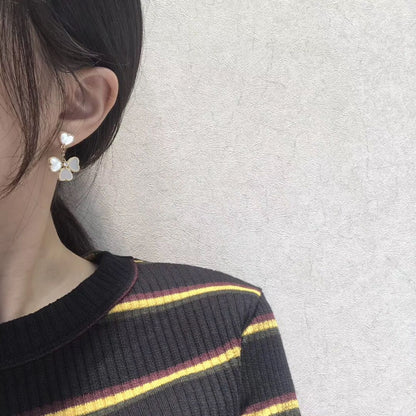 [Rose Jewelrys]CLOVER SWEET WHITE MOP EARRINGS