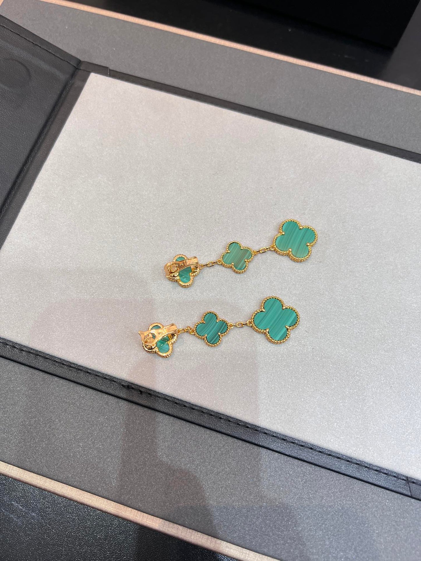 []CLOVER MALACHITE 3 MOTIFS GOLD
