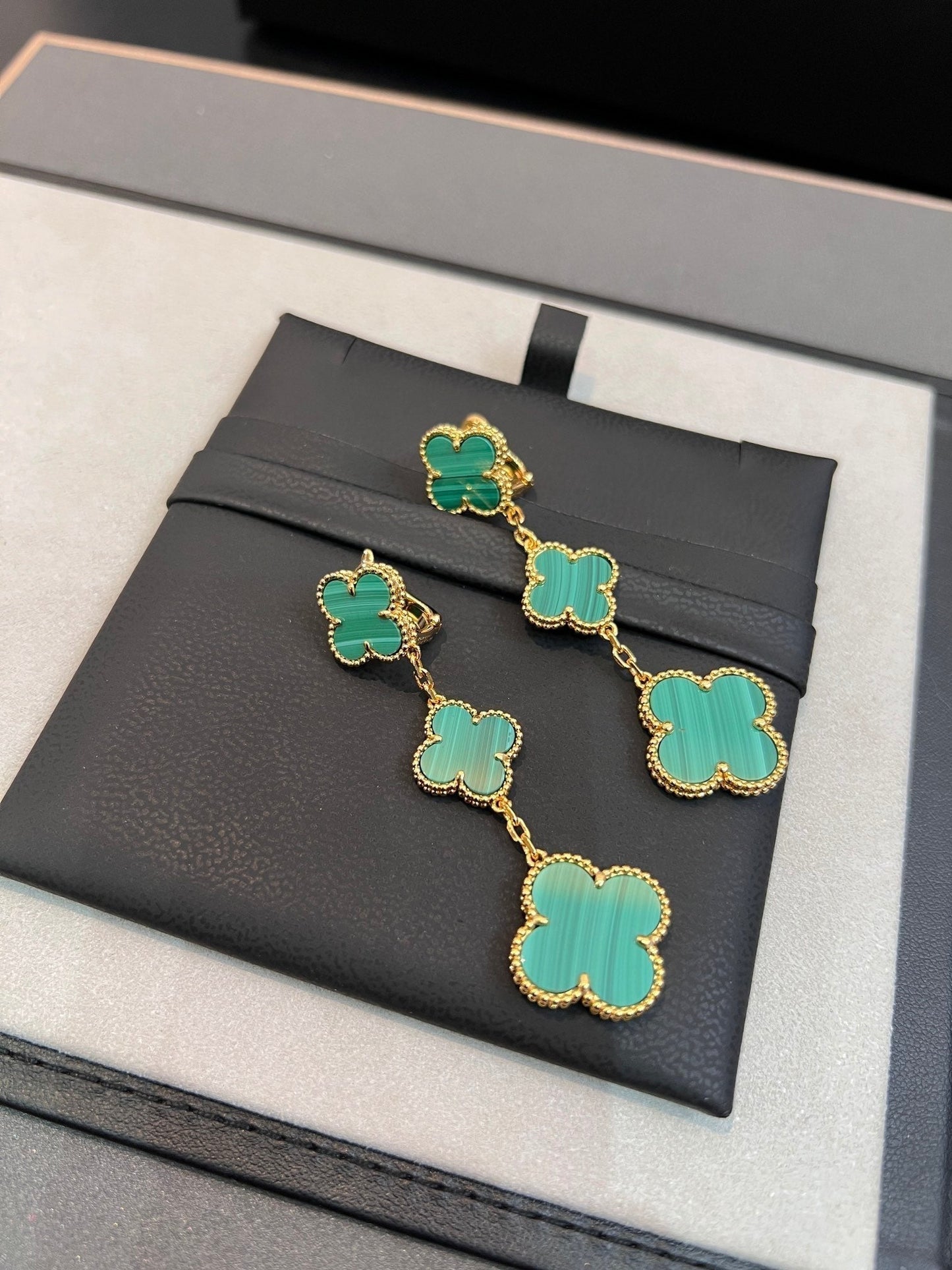 []CLOVER MALACHITE 3 MOTIFS GOLD