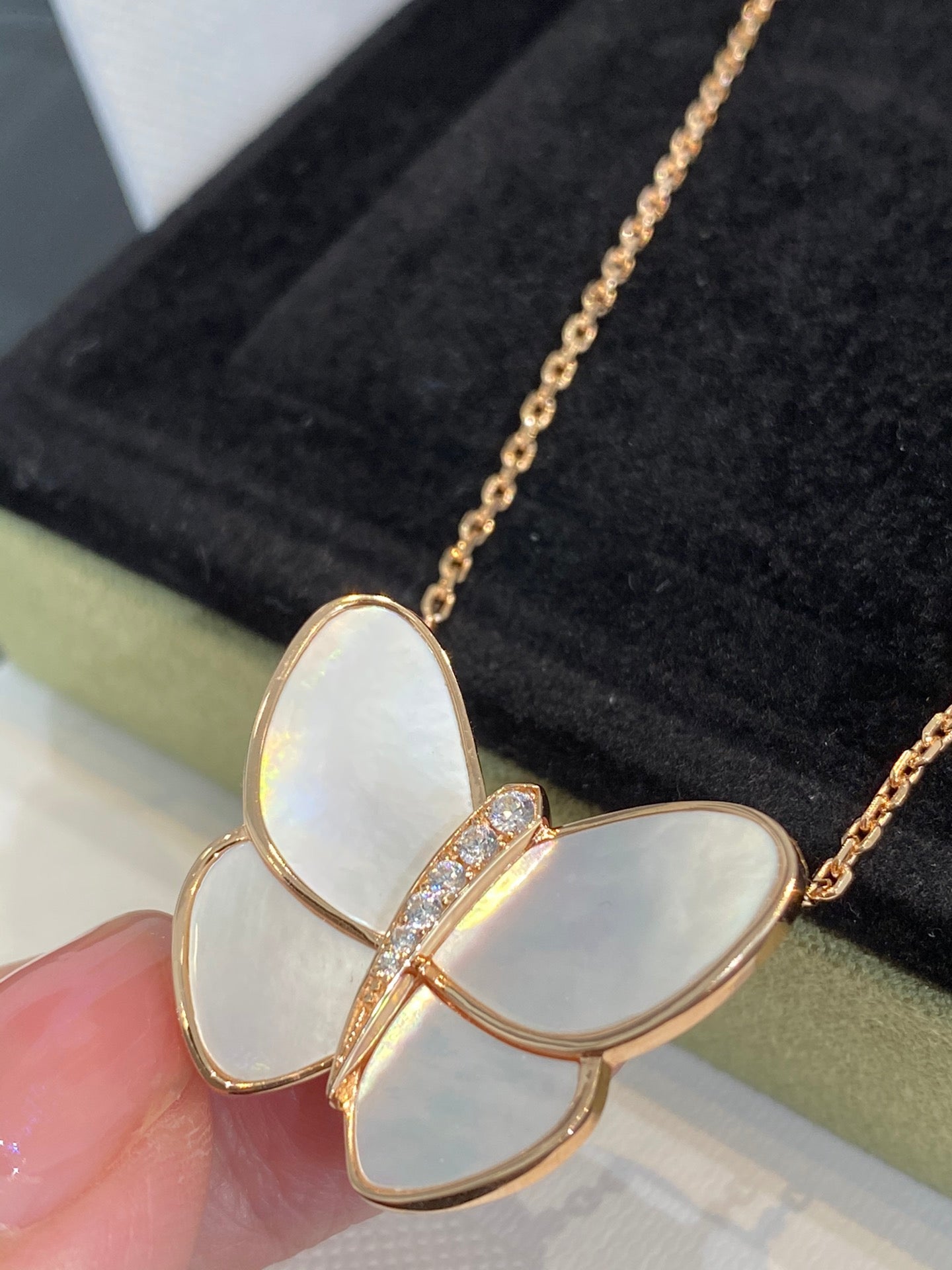 [Rose Jewelrys]BUTTERFLY GOLD MOP DIAMOND NECKLACE