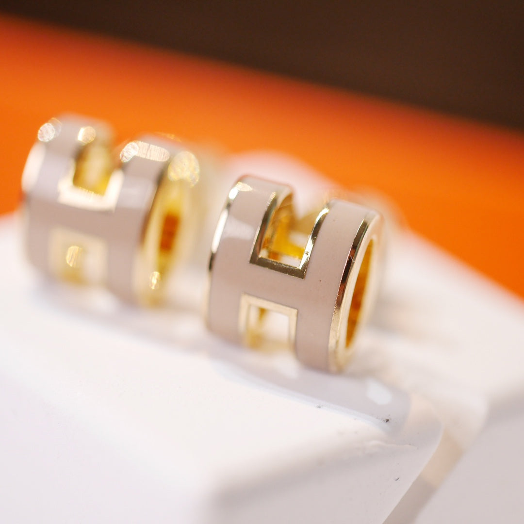 [Rose Jewelrys]MINI POP H GOLD EARRINGS GREY