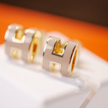 [Rose Jewelrys]MINI POP H GOLD EARRINGS GREY