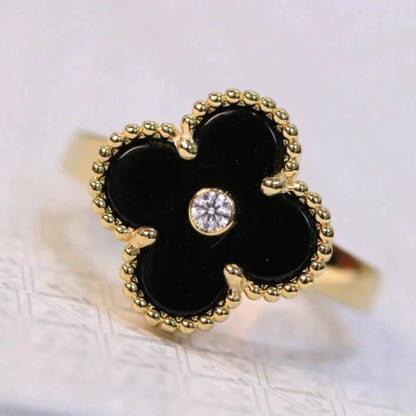 []CLOVER ONYX RING GOLD DIAMOND