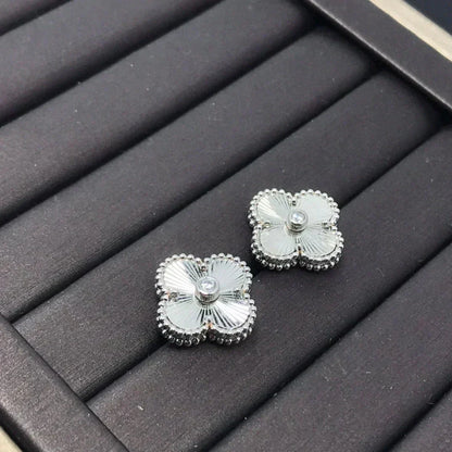 [Rose Jewelrys]CLOVER MINI 9.5MM LASER EARRINGS