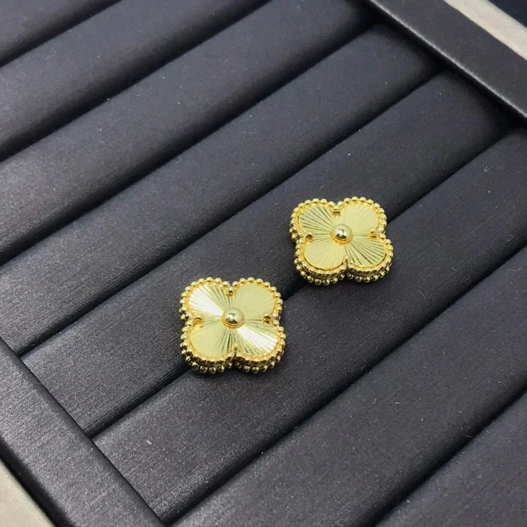 [Rose Jewelrys]CLOVER MINI 9.5MM LASER EARRINGS