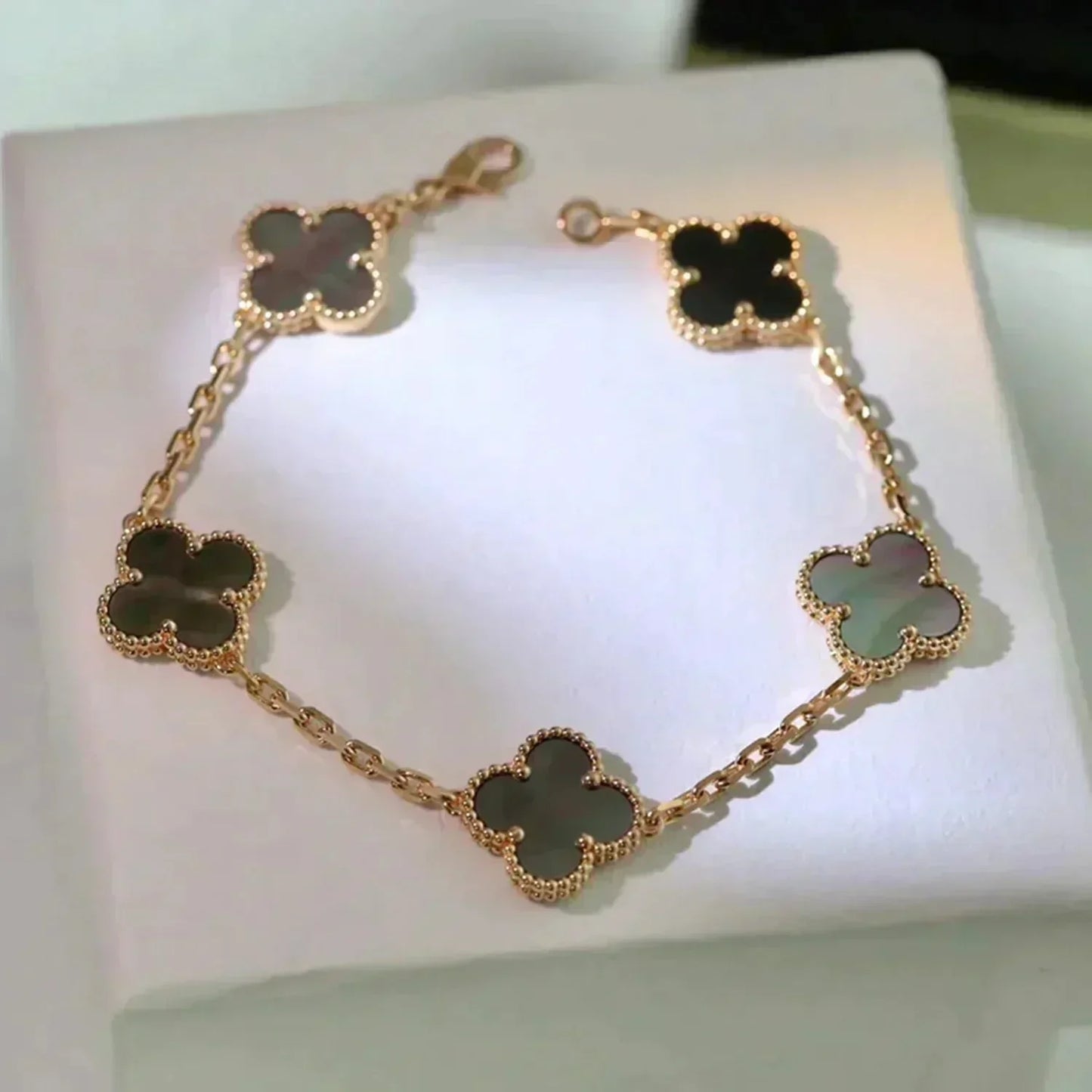 [Rose Jewelrys]CLOVER 5 MOTIF GRAY MOP  BRACELET