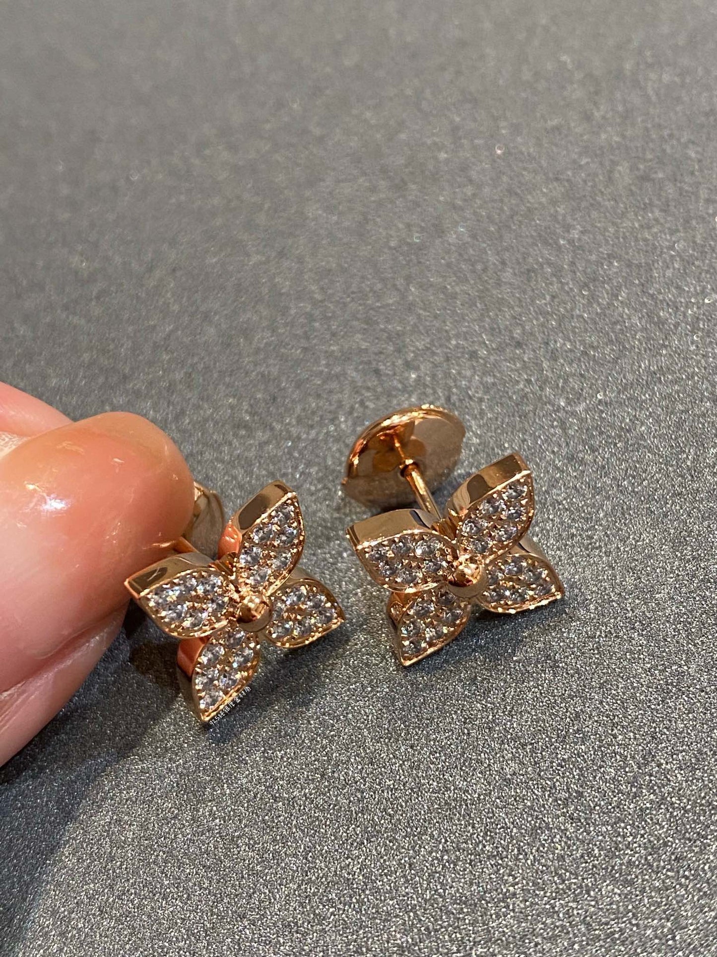 []STAR DIAMOND EARRINGS