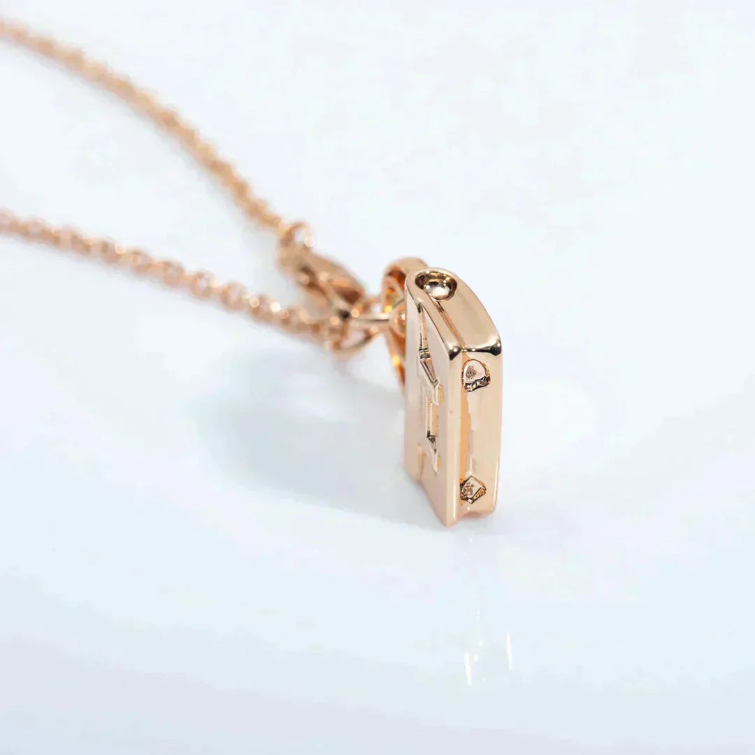 []AMULETTE PEDANT ROSE GOLD NECKLACE