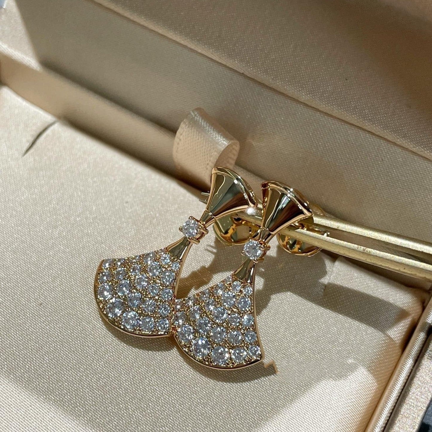 []DREAM EARRINGS DIAMOND