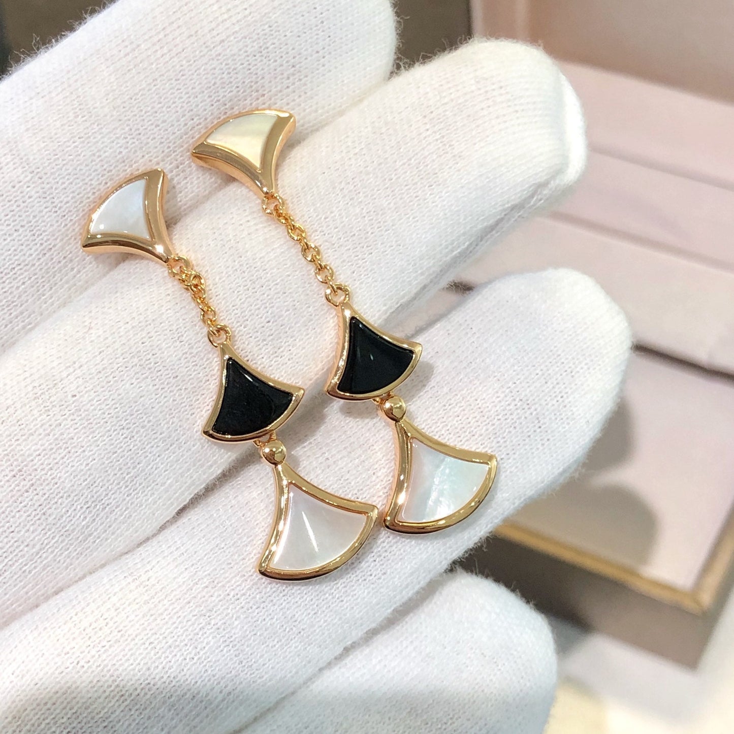 [Rose Jewelrys]DREAM EARRINGS 3 MOTIFS ONYX MOP PINK GOLD