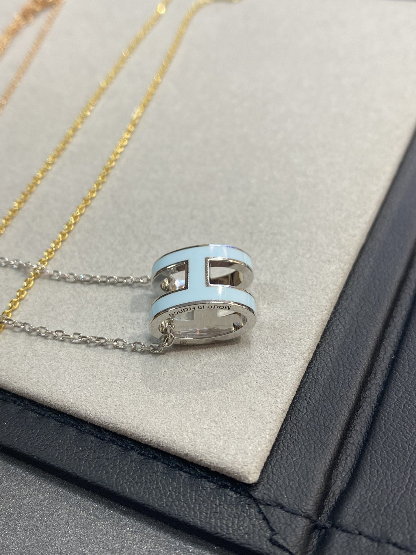 [Rose Jewelrys]POP H LIGHT BLUE NECKLACE