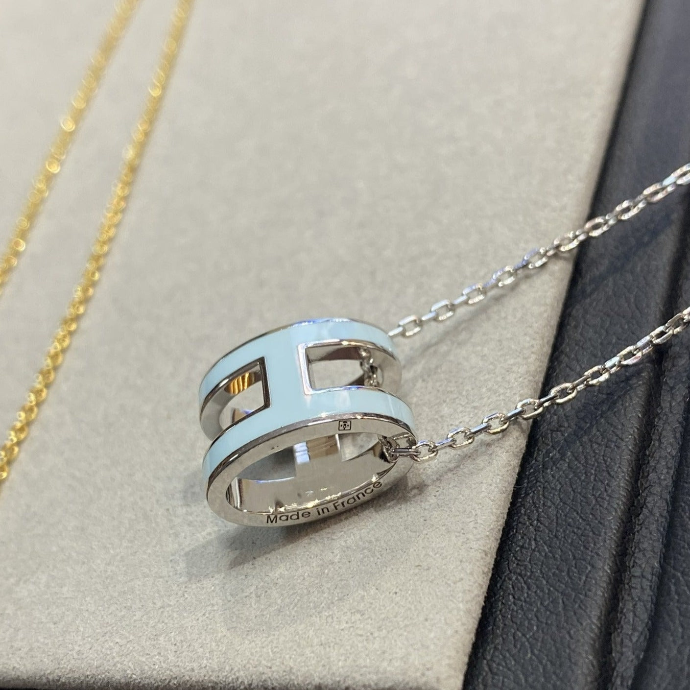 [Rose Jewelrys]POP H LIGHT BLUE NECKLACE