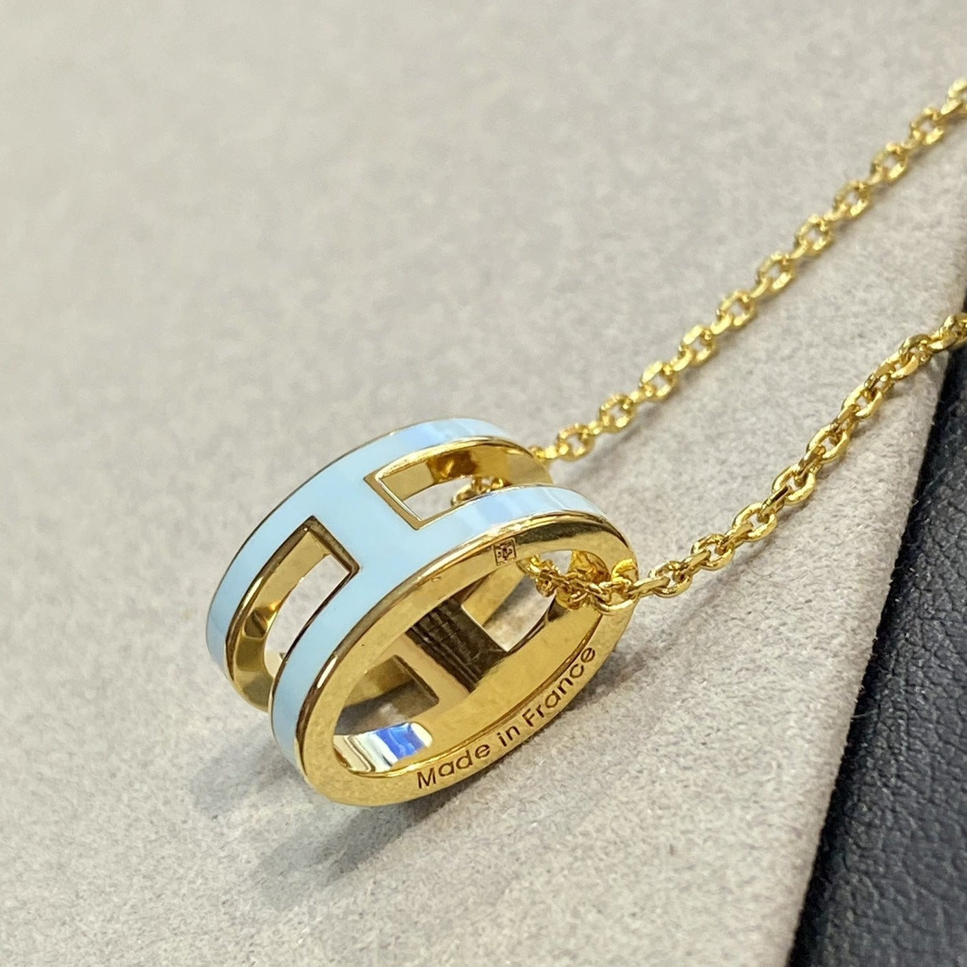 [Rose Jewelrys]POP H LIGHT BLUE NECKLACE