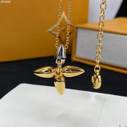 []LOUISETTE PEDANT GOLD NECKLACE