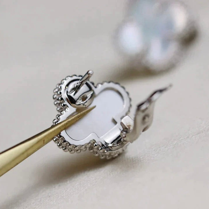 [Rose Jewelrys]CLOVER MEDIUM 1 MOTIFS  WHITE MOP EARRINGS SILVER