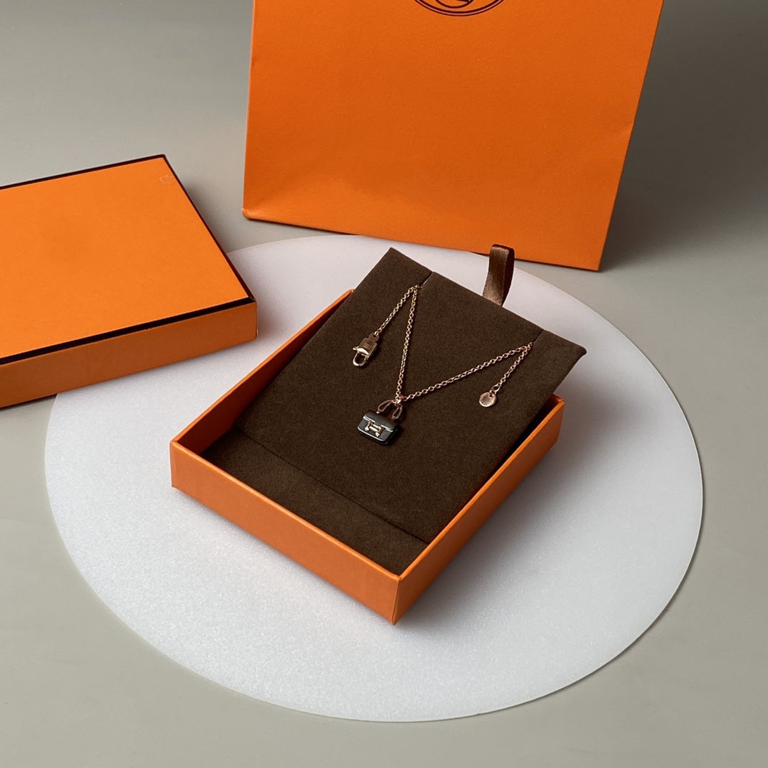 [Rose Jewelrys]CONSTANCE BLACK PEDANT PINK GOLD NECKLACE