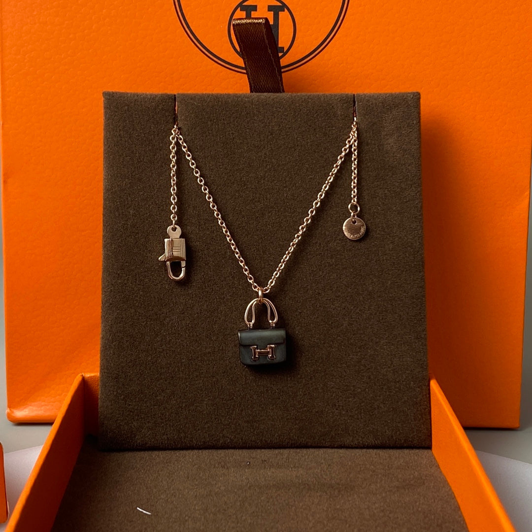 [Rose Jewelrys]CONSTANCE BLACK PEDANT PINK GOLD NECKLACE