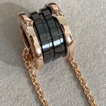 []ZERO 1 BLACK CERAMIC PINK GOLD NECKLACE