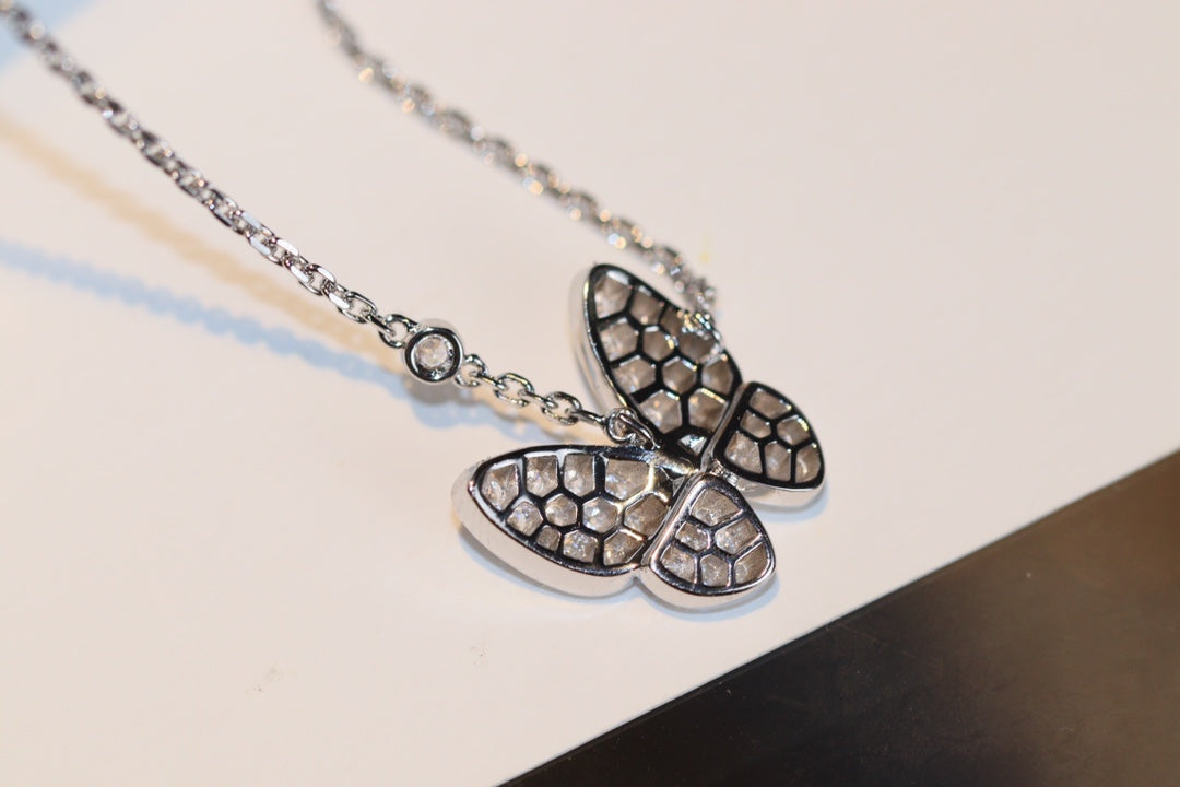 []BUTTERFLY DIAMOND NECKLACE