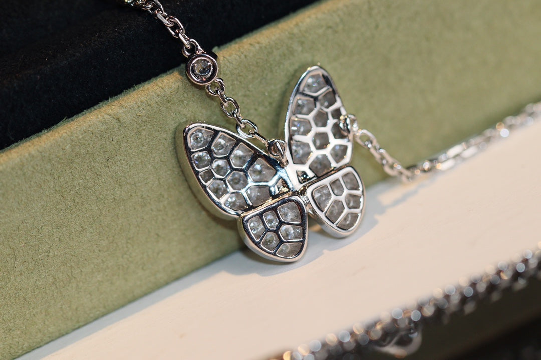 []BUTTERFLY DIAMOND NECKLACE