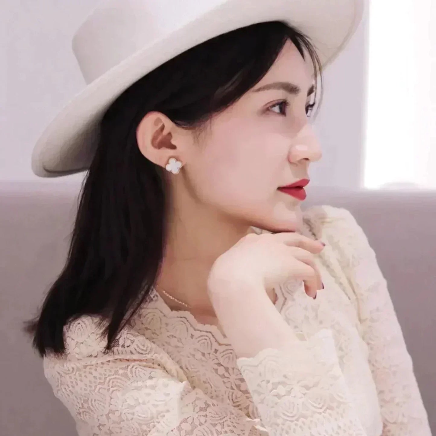 [Rose Jewelrys]CLOVER MEDIUM 1 MOTIFS  WHITE MOP STUD EARRINGS