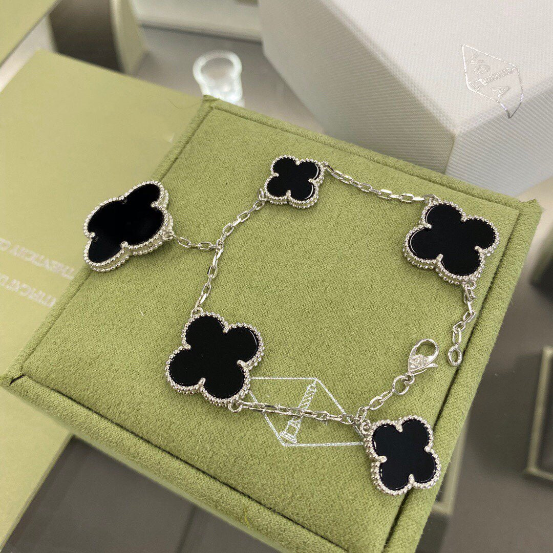[Rose Jewelrys]CLOVER 5 MOTIFS SIVLER ONYX BRACELET
