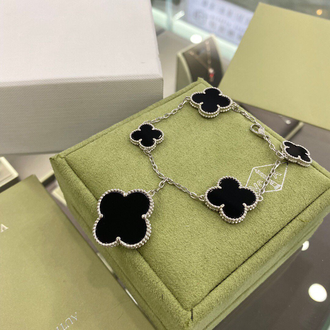 [Rose Jewelrys]CLOVER 5 MOTIFS SIVLER ONYX BRACELET