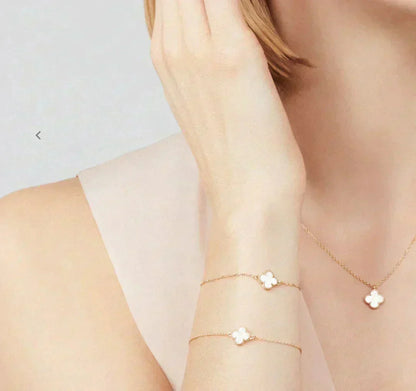 []CLOVER MINI 9.5MM WHITE MOTHER-OF-PEARL NECKLACE
