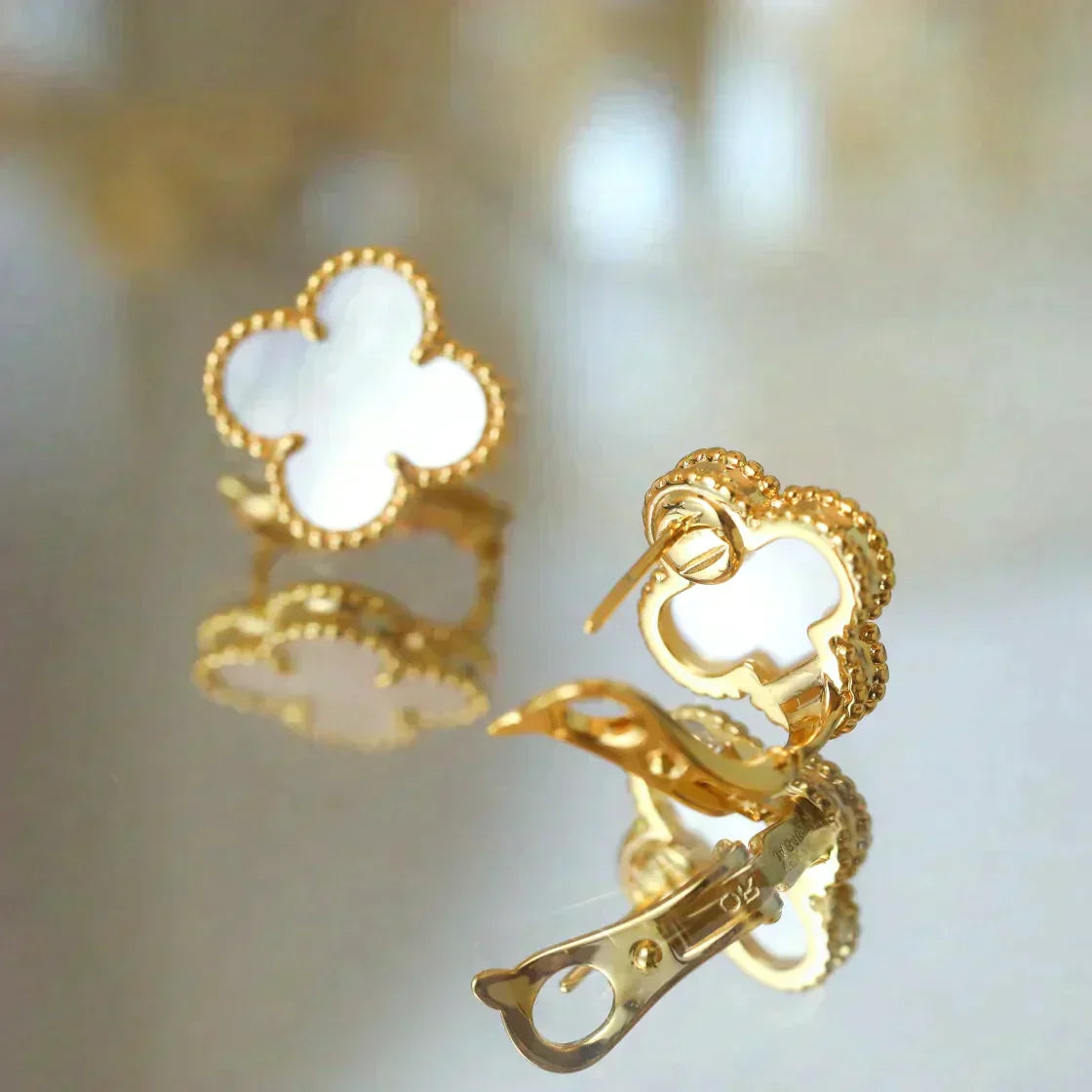 [Rose Jewelrys]CLOVER MEDIUM 1 MOTIFS  WHITE MOP STUD EARRINGS