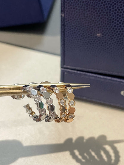 []Hollow Design Four-Leaf Clover Flower Shape Ring