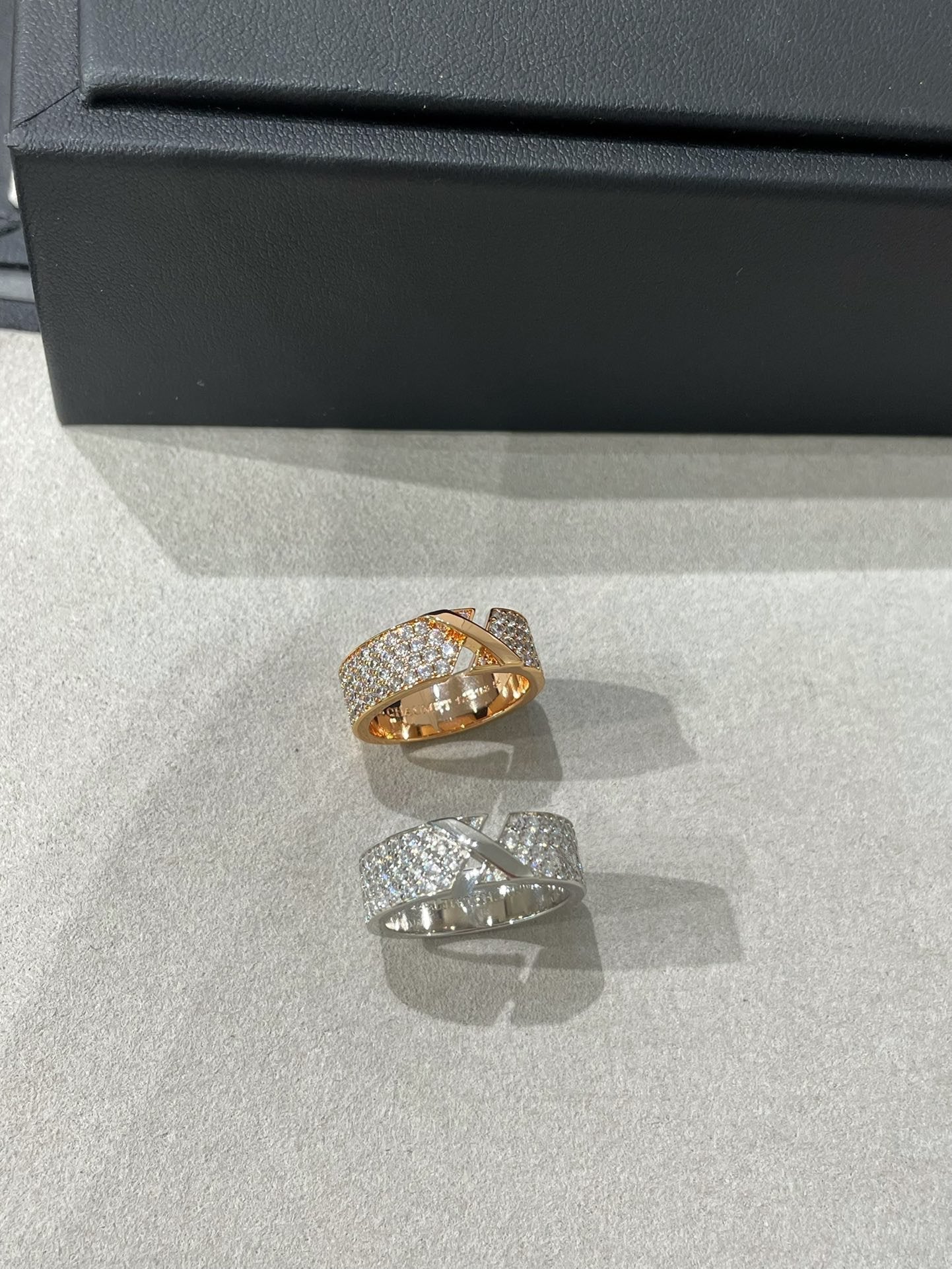 []LIENS EVIDENCE  DIAMOND PAVED RING