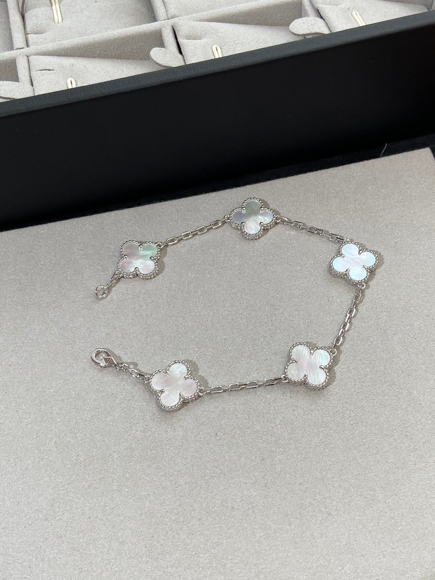 [Rose Jewelrys]CLOVER SILVER MOP 5 MOTIF BRACELET