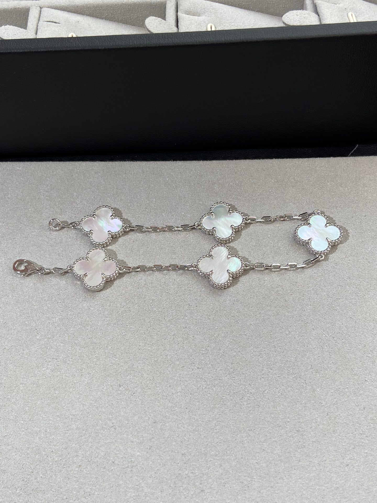 [Rose Jewelrys]CLOVER SILVER MOP 5 MOTIF BRACELET