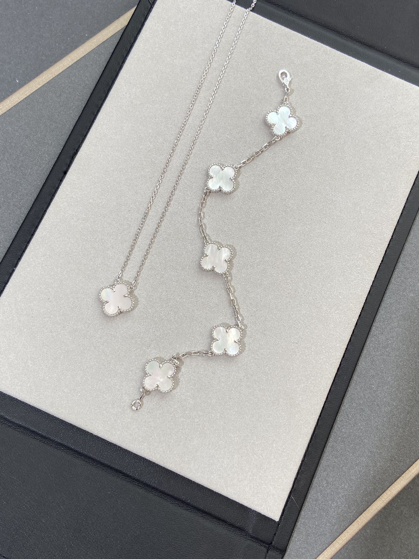 [Rose Jewelrys]CLOVER SILVER MOP 5 MOTIF BRACELET