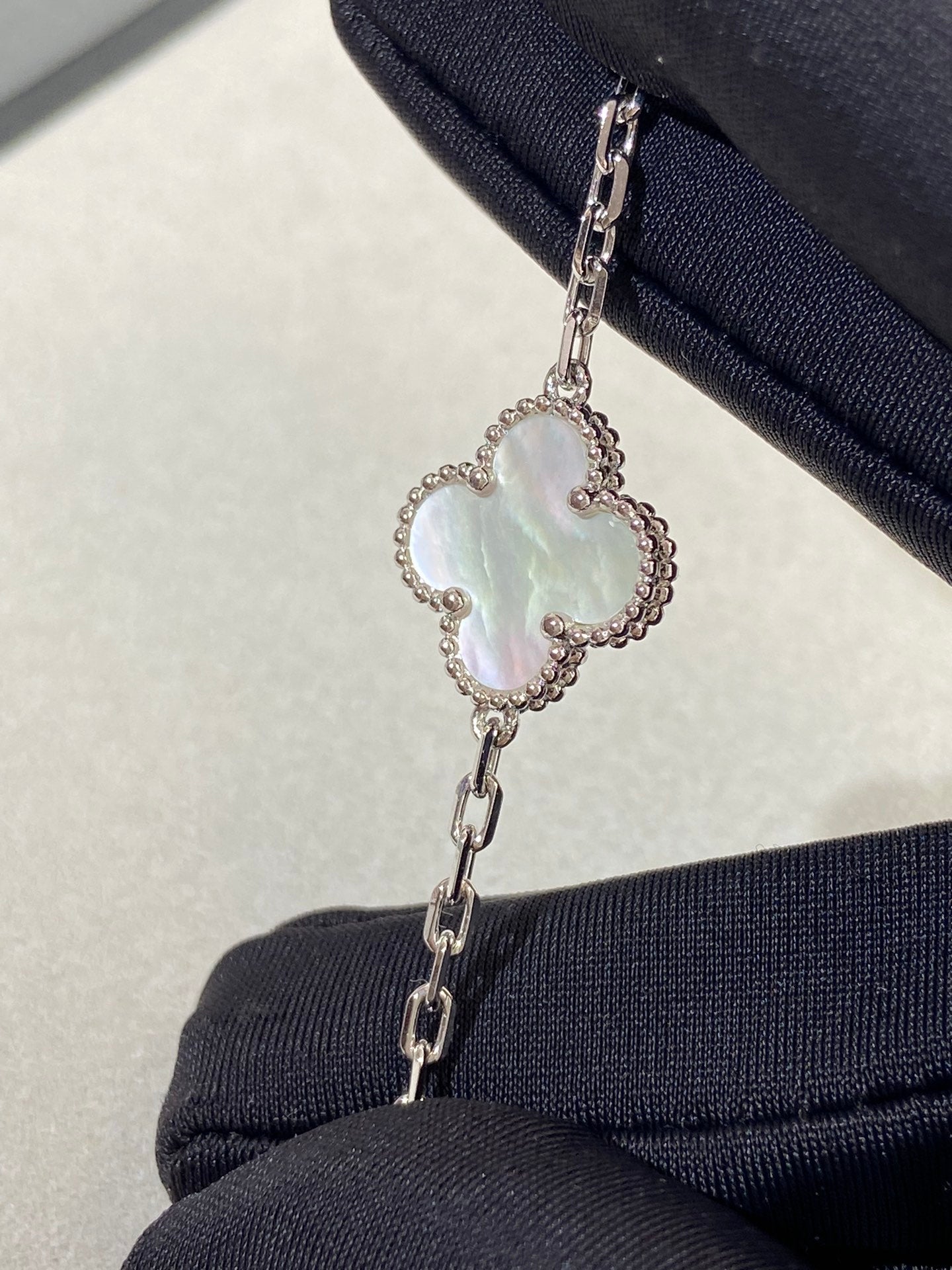 [Rose Jewelrys]CLOVER SILVER MOP 5 MOTIF BRACELET
