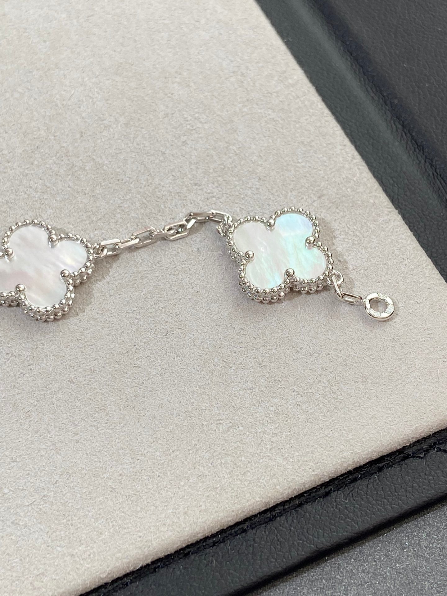 [Rose Jewelrys]CLOVER SILVER MOP 5 MOTIF BRACELET