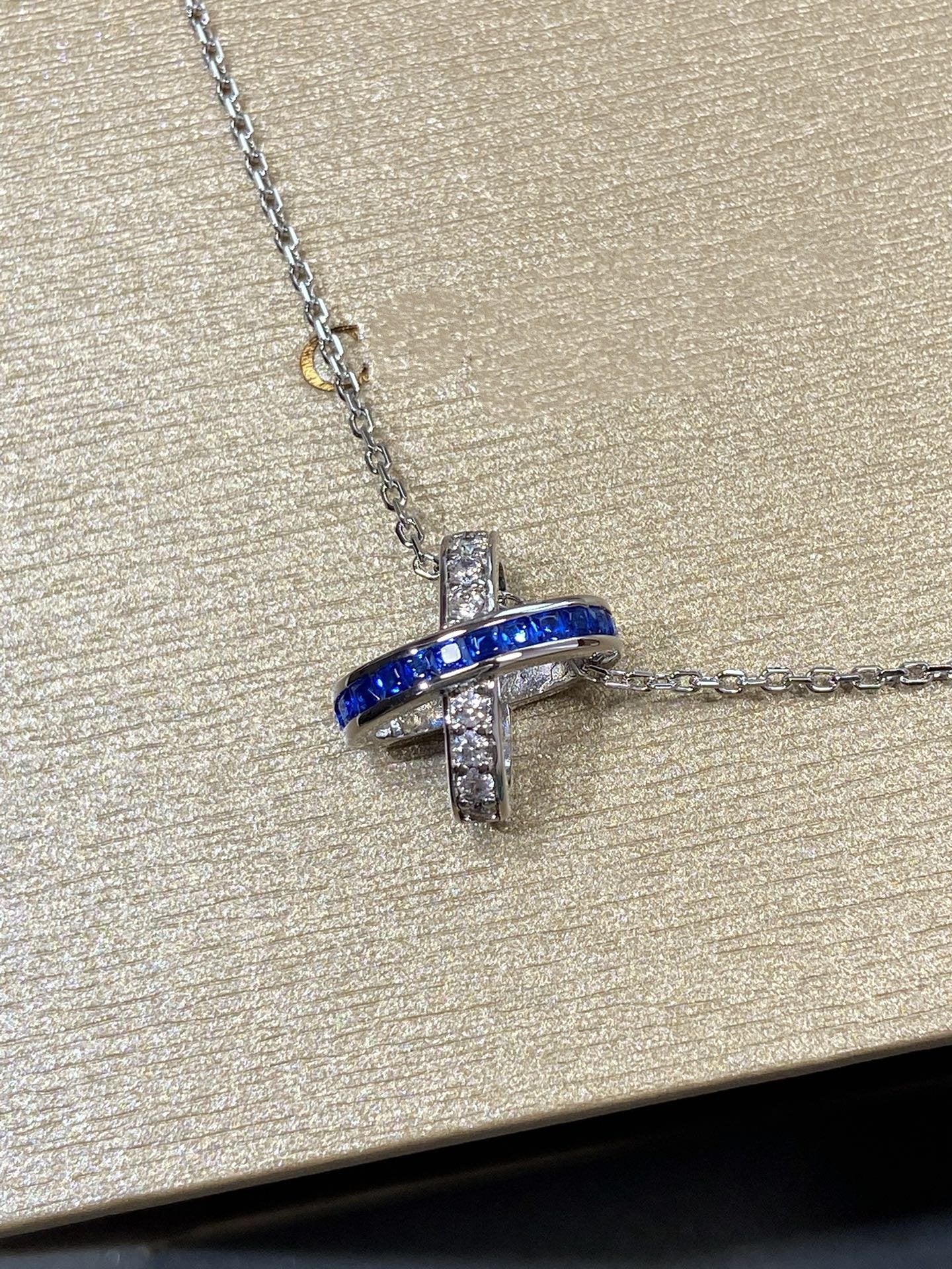 []LIENS DIAMOND SILVER NECKLACE