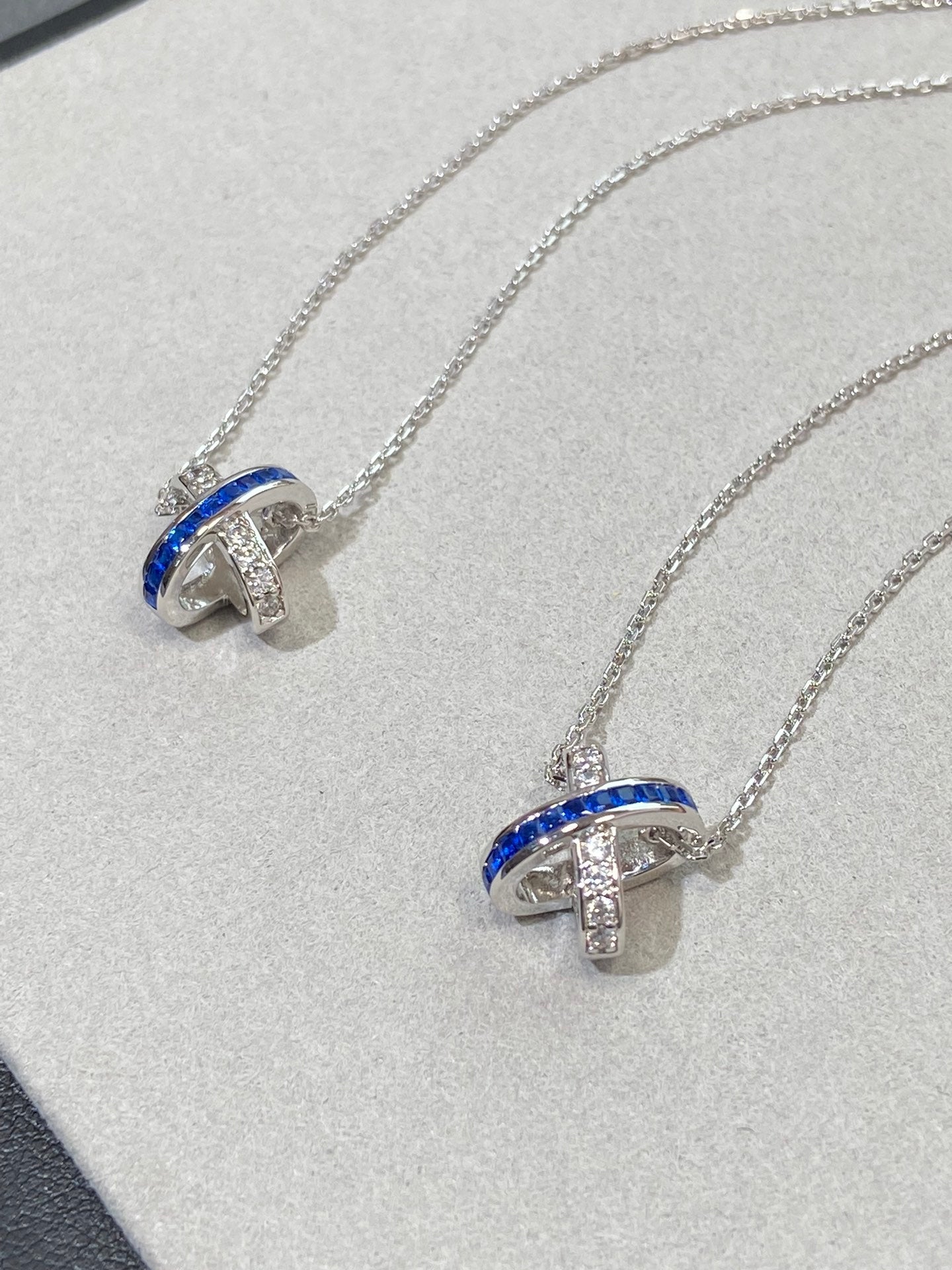 []LIENS DIAMOND SILVER NECKLACE