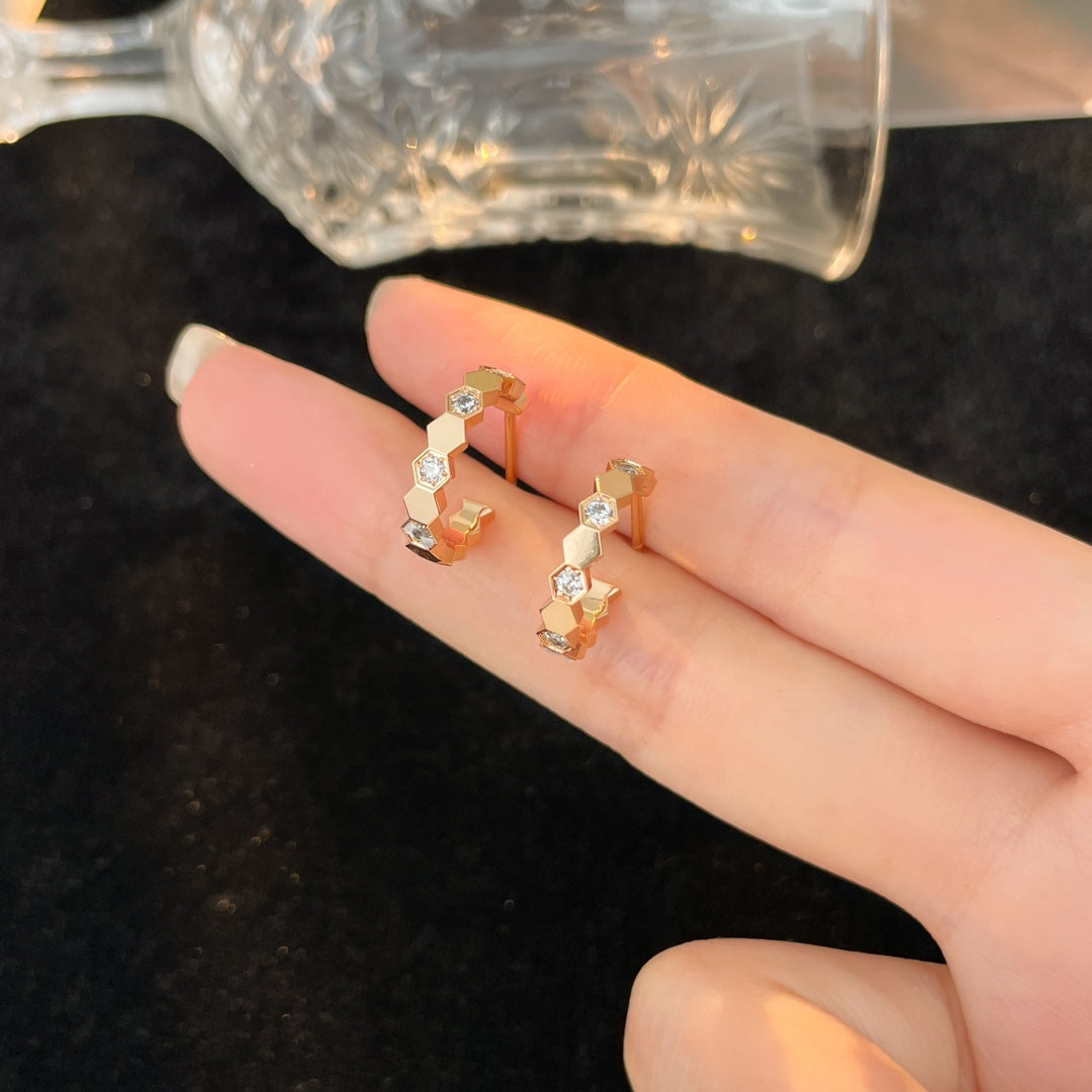 []BEE LOVE DIAMOND HOOP EARRINGS
