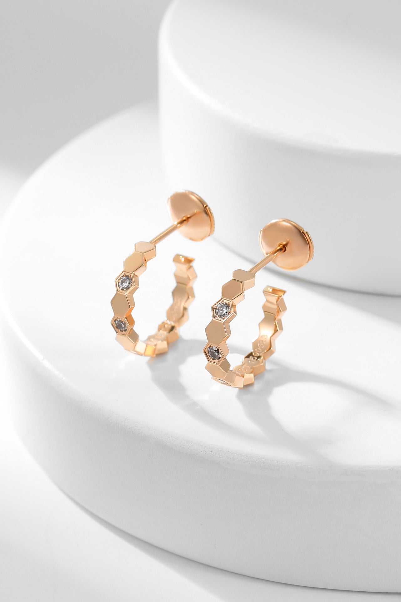 []BEE LOVE DIAMOND HOOP EARRINGS