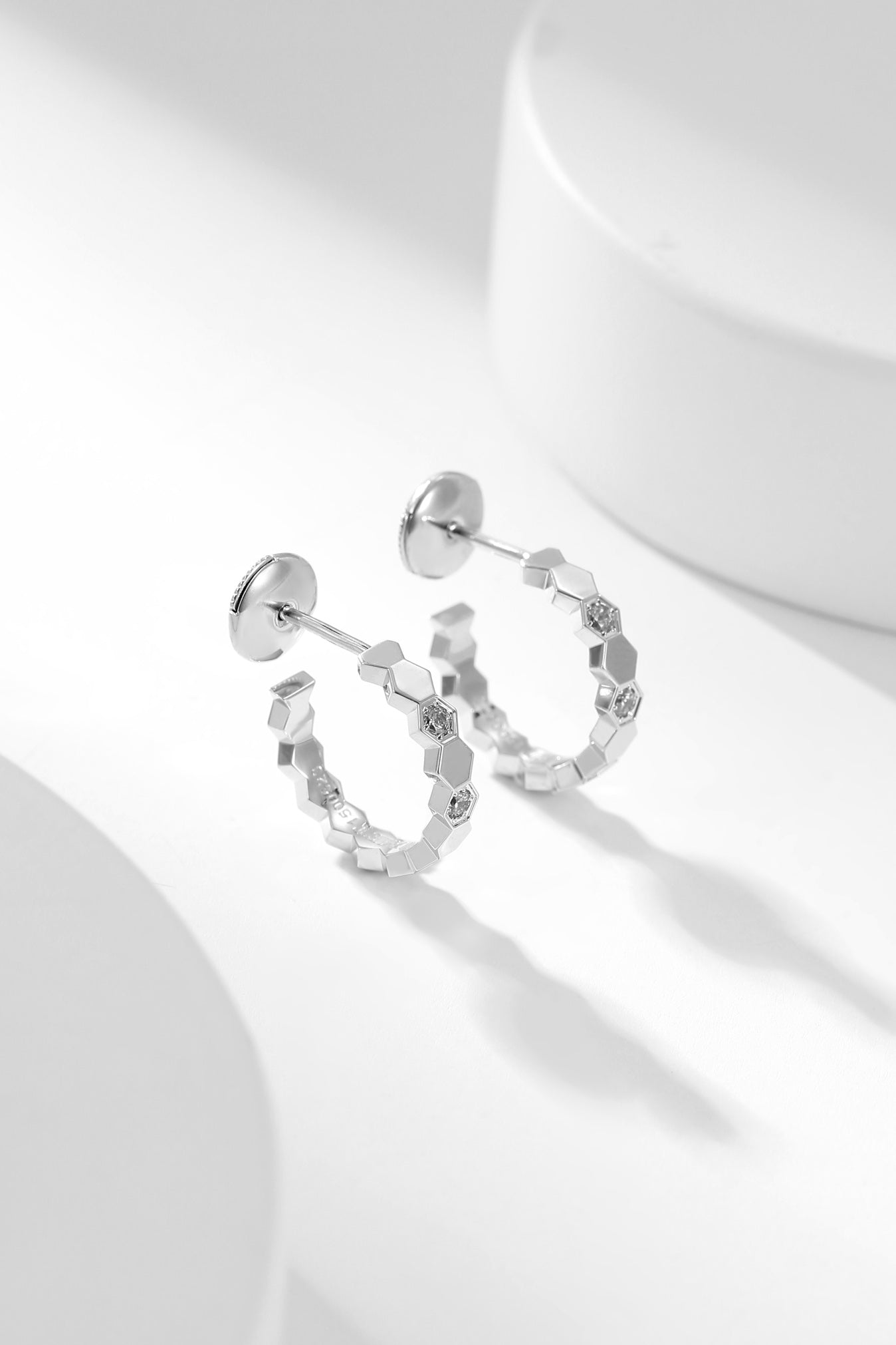 []BEE LOVE DIAMOND HOOP EARRINGS