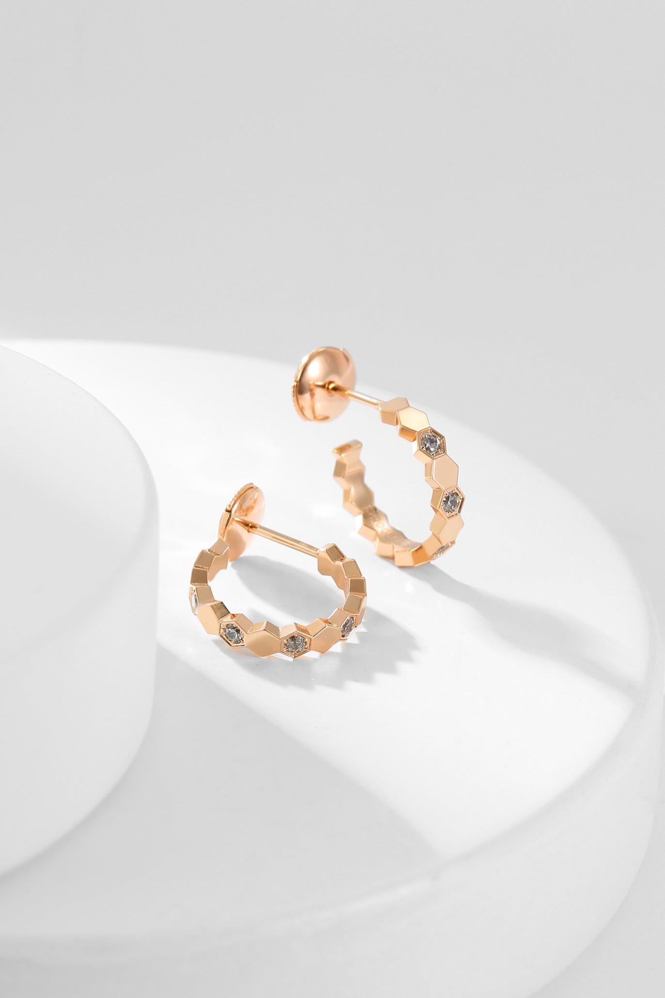 []BEE LOVE DIAMOND HOOP EARRINGS