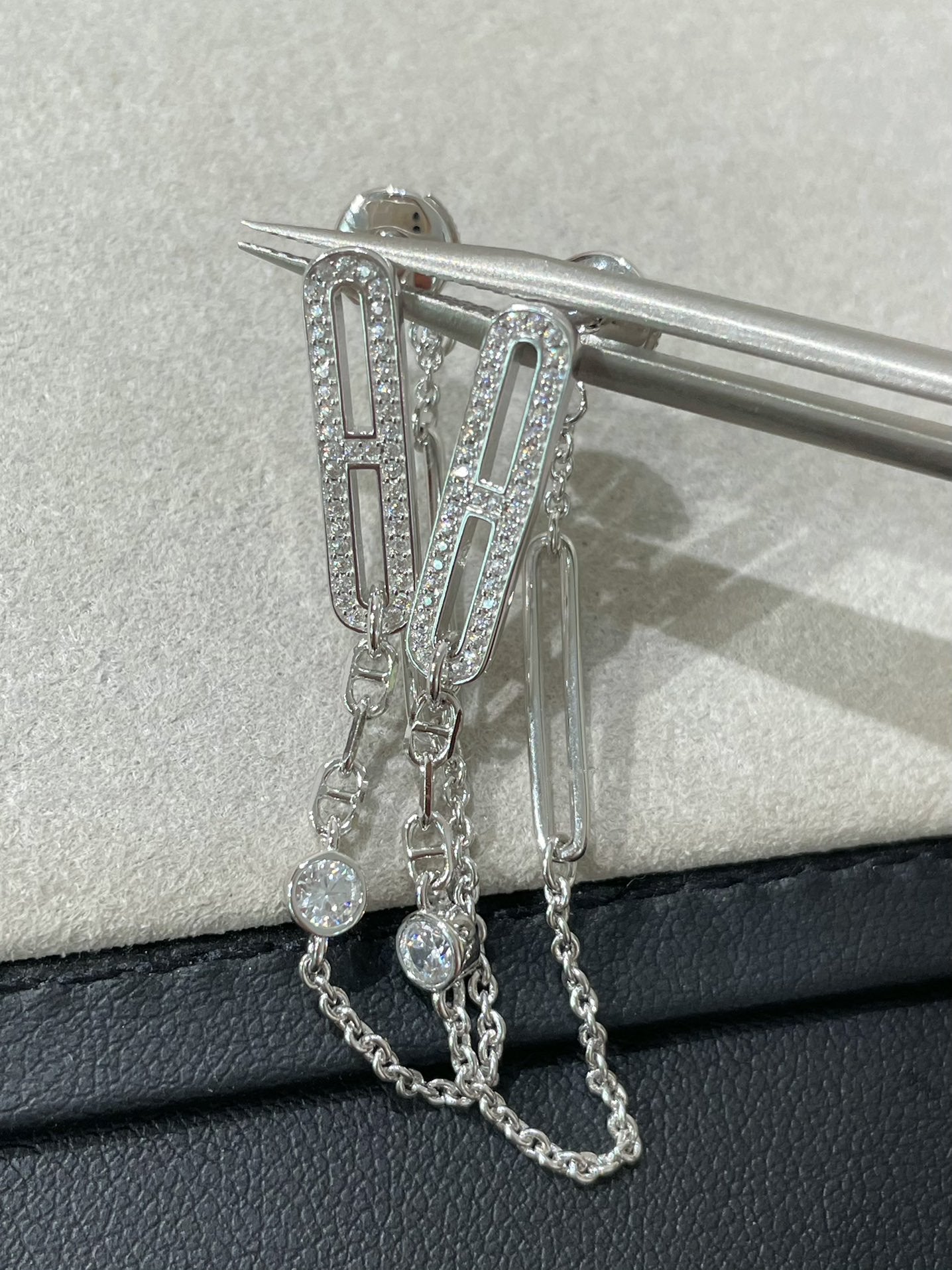 []CHAINE CHAOS DIAMOND DROP EARRINGS