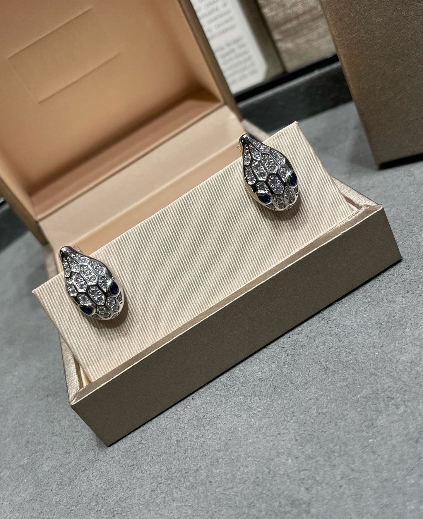 [Rose Jewelrys]SERPENT DIAMOND STUD EARRINGS