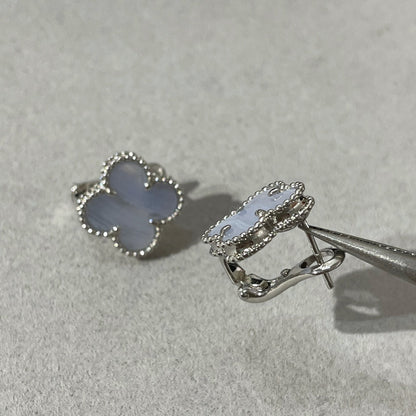 [Rose Jewelrys]CLOVER CHALCEDONY SILVER STUD EARRINGS